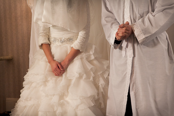 Ring finger jewish wedding